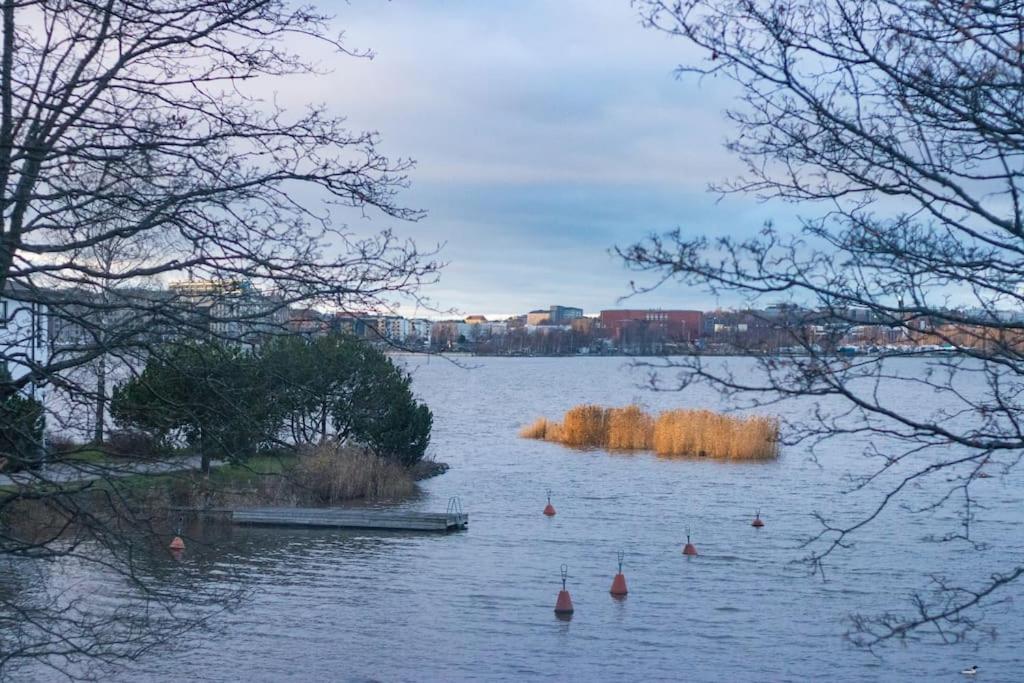Waterfront Townhouse with BathTub Sauna,FREE Parking