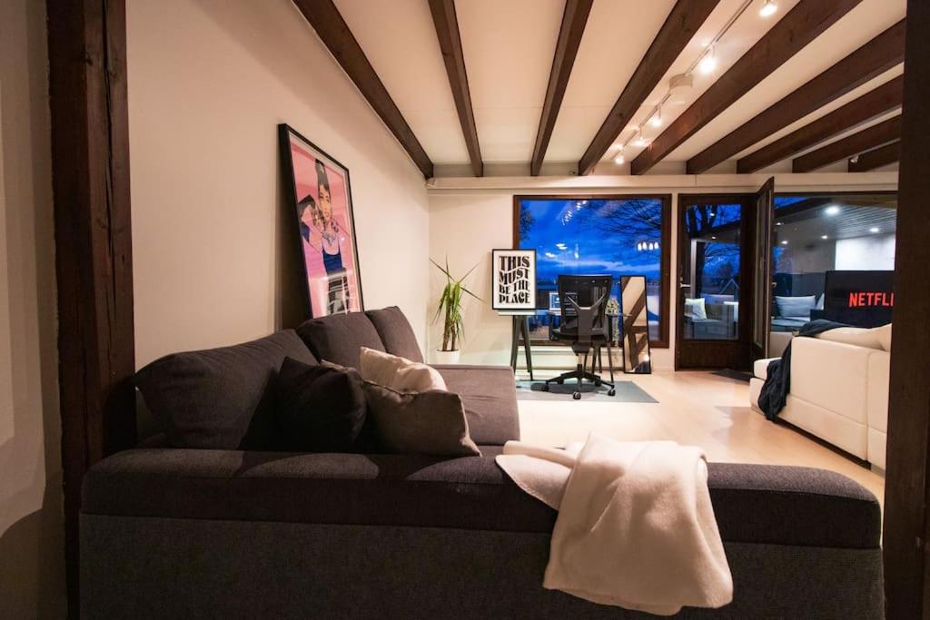 Waterfront Townhouse with BathTub Sauna,FREE Parking
