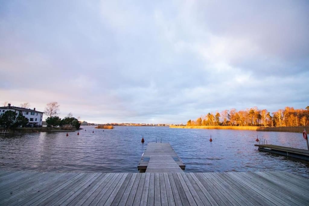 Waterfront Townhouse with BathTub Sauna,FREE Parking