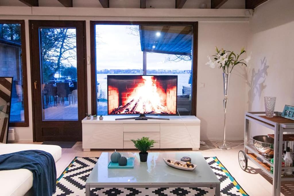 Waterfront Townhouse with BathTub Sauna,FREE Parking
