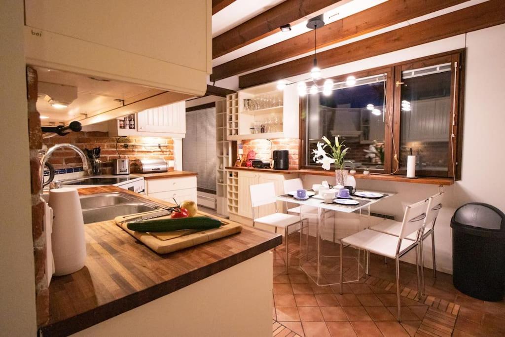 Waterfront Townhouse with BathTub Sauna,FREE Parking