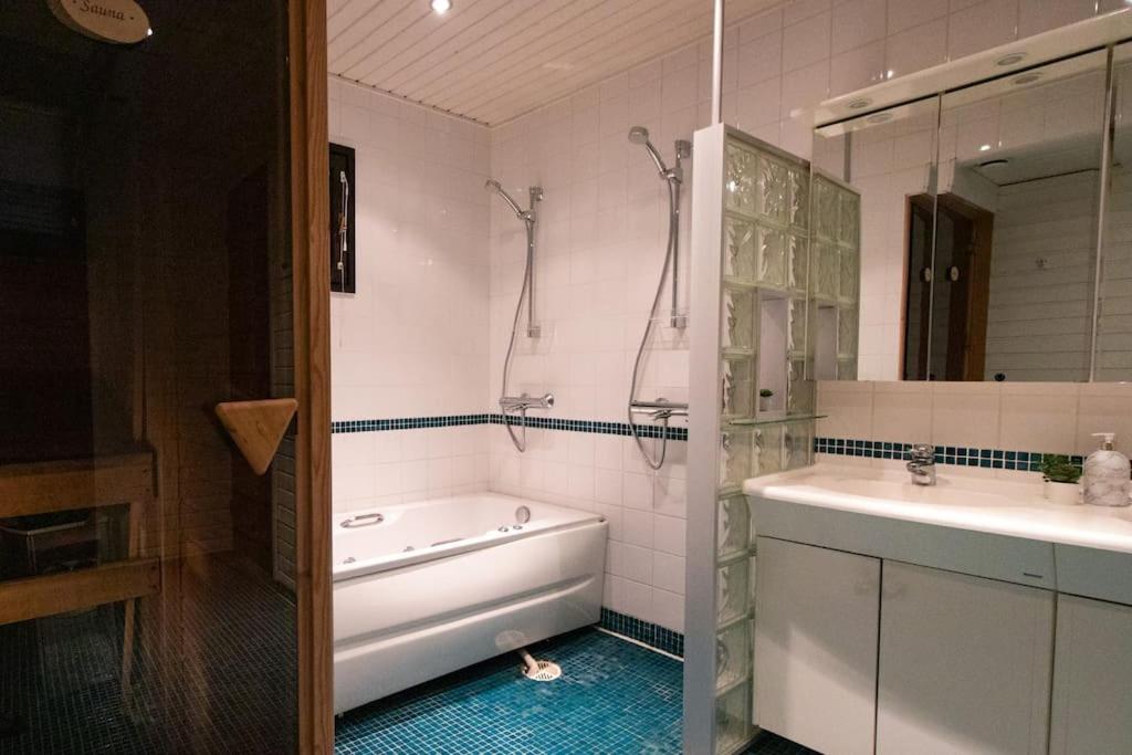 Waterfront Townhouse with BathTub Sauna,FREE Parking