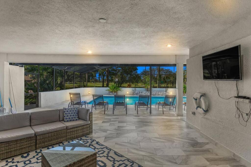 Luxury Ranch Master King Bed with heated Salted Pool