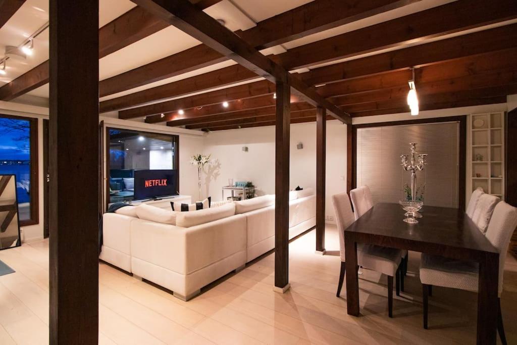 Waterfront Townhouse with BathTub Sauna,FREE Parking
