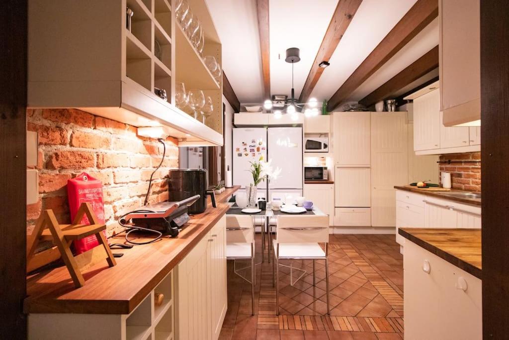 Waterfront Townhouse with BathTub Sauna,FREE Parking