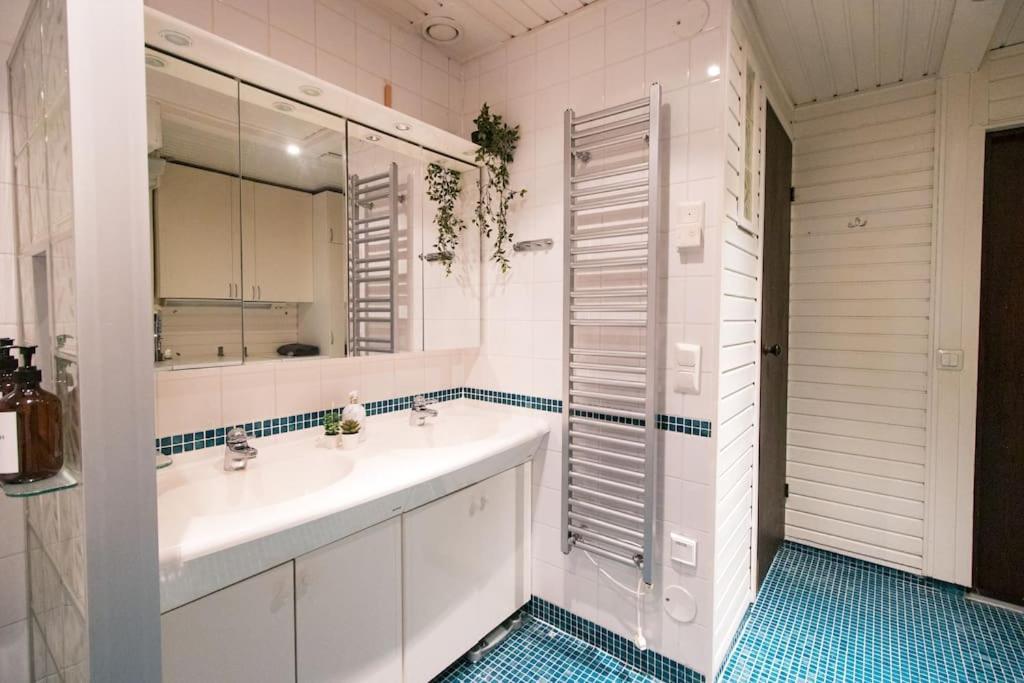 Waterfront Townhouse with BathTub Sauna,FREE Parking