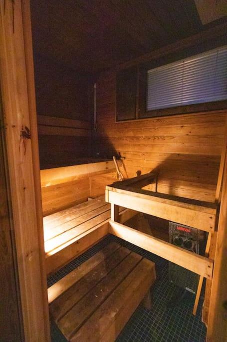 Waterfront Townhouse with BathTub Sauna,FREE Parking