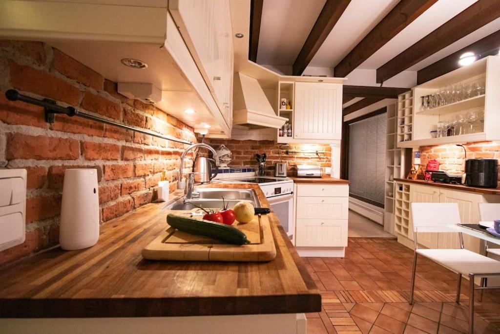 Waterfront Townhouse with BathTub Sauna,FREE Parking