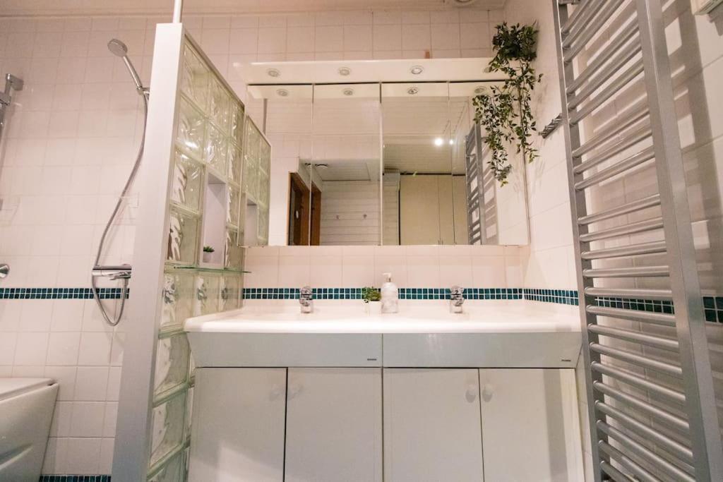 Waterfront Townhouse with BathTub Sauna,FREE Parking