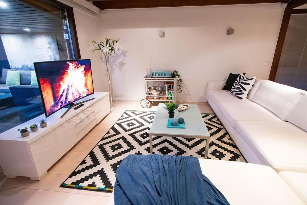 Waterfront Townhouse with BathTub Sauna,FREE Parking