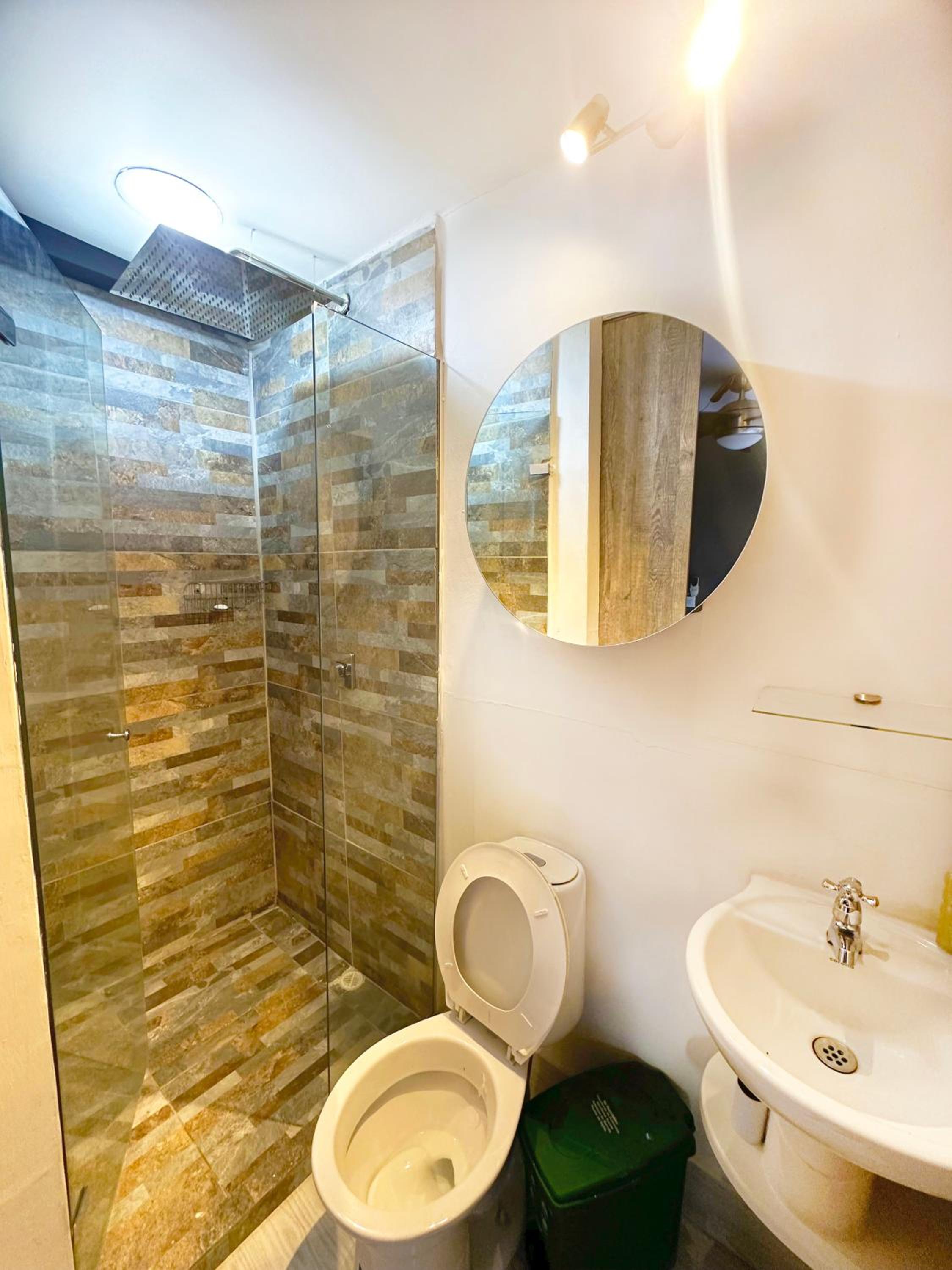 Duplex w Rooftop, Pool & 3 Jacuzzi, Maid, Security