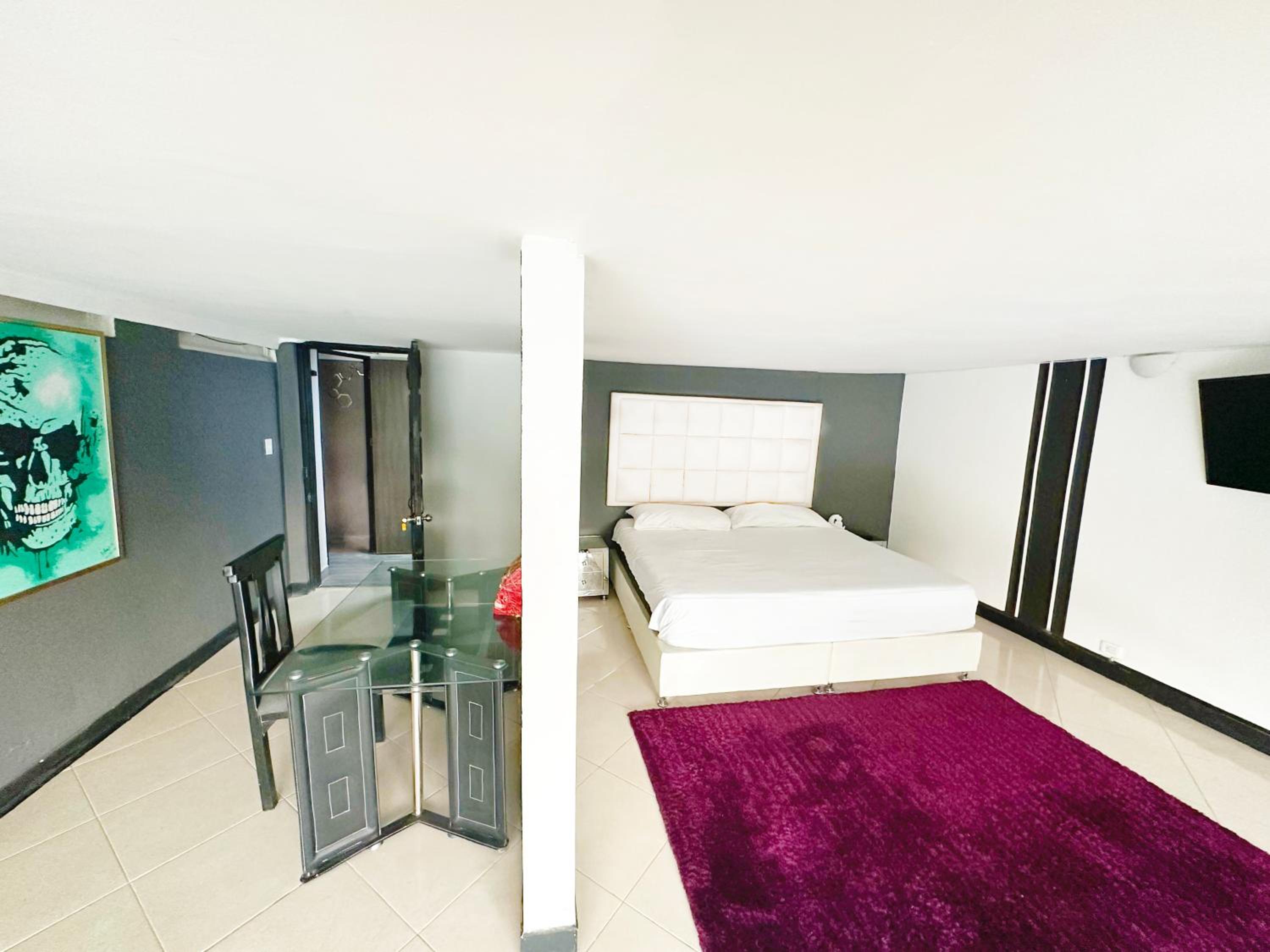 Duplex w Rooftop, Pool & 3 Jacuzzi, Maid, Security