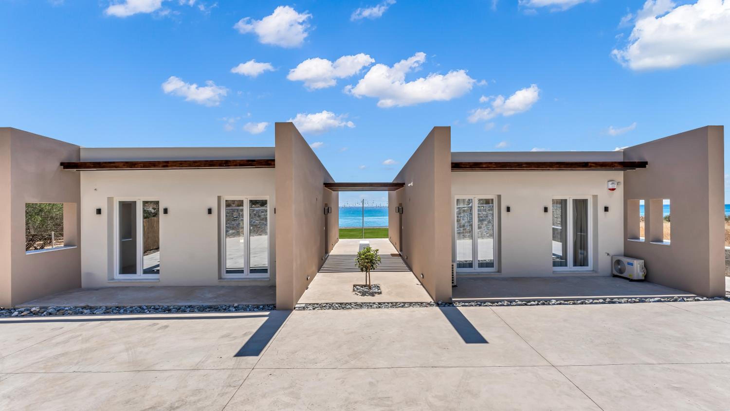 Blue Dream - Beach Front Villa