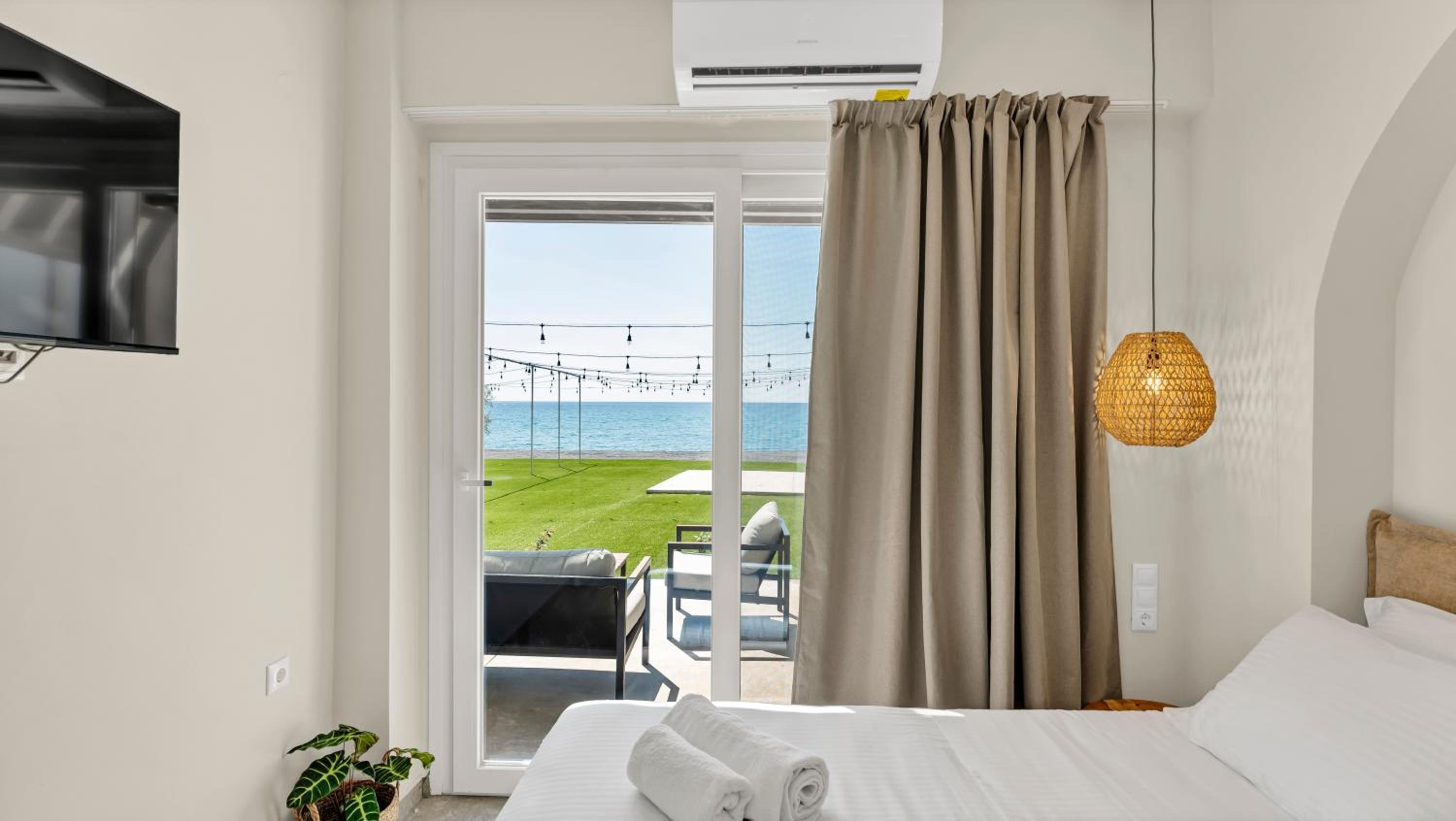 Blue Dream - Beach Front Villa