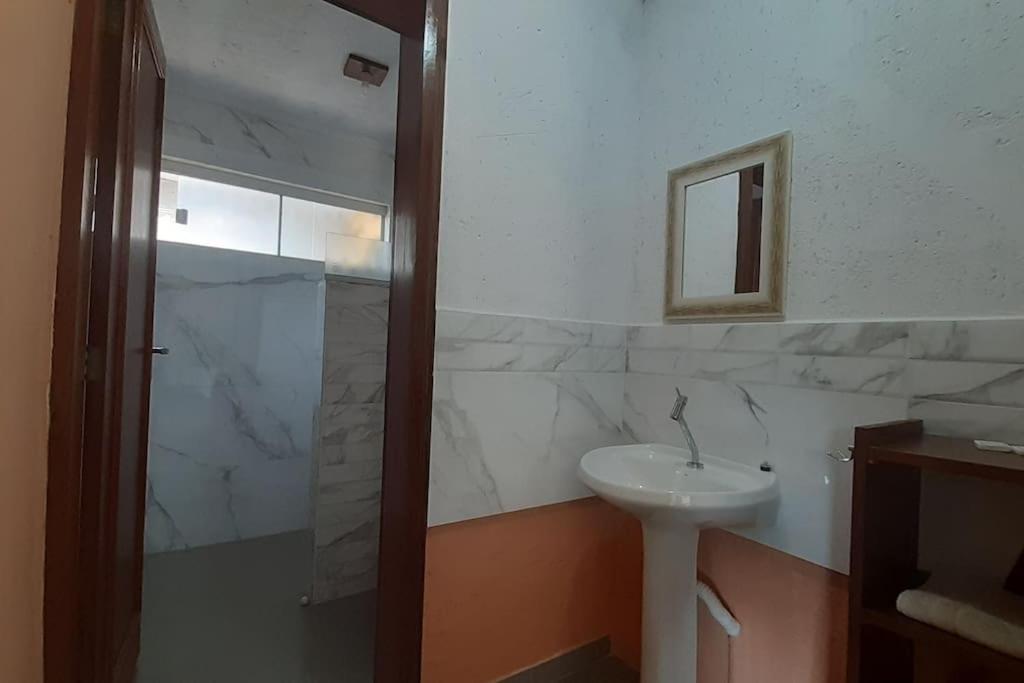 Apartamento térreo 1 dormitório 300m do mar