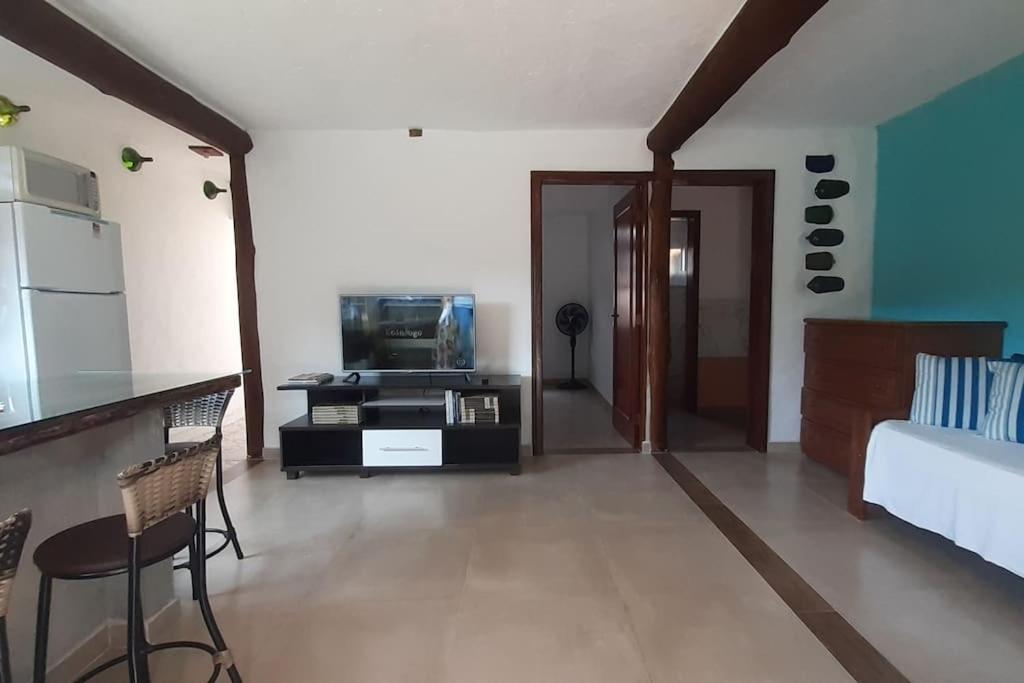 Apartamento térreo 1 dormitório 300m do mar