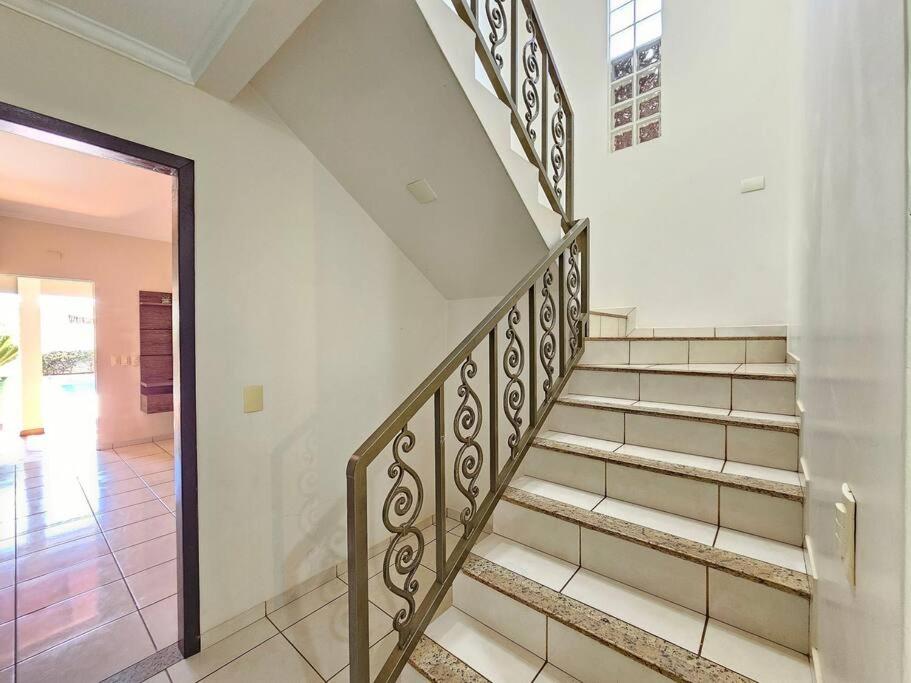 Linda casa 5 quartos prox a av cataratas e centro