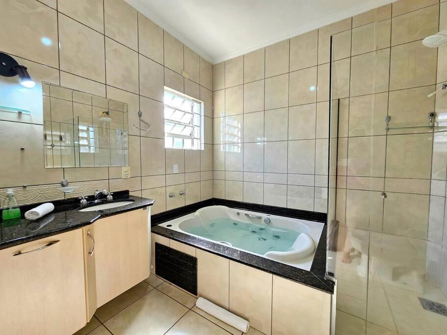 Linda casa 5 quartos prox a av cataratas e centro