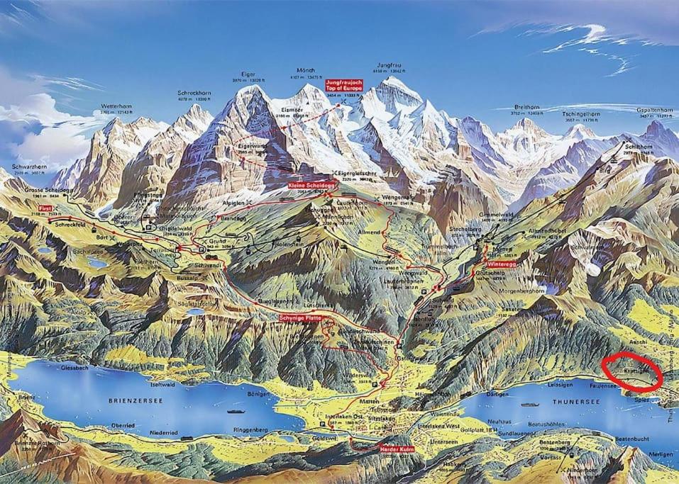 Panoramablick auf See und Berge