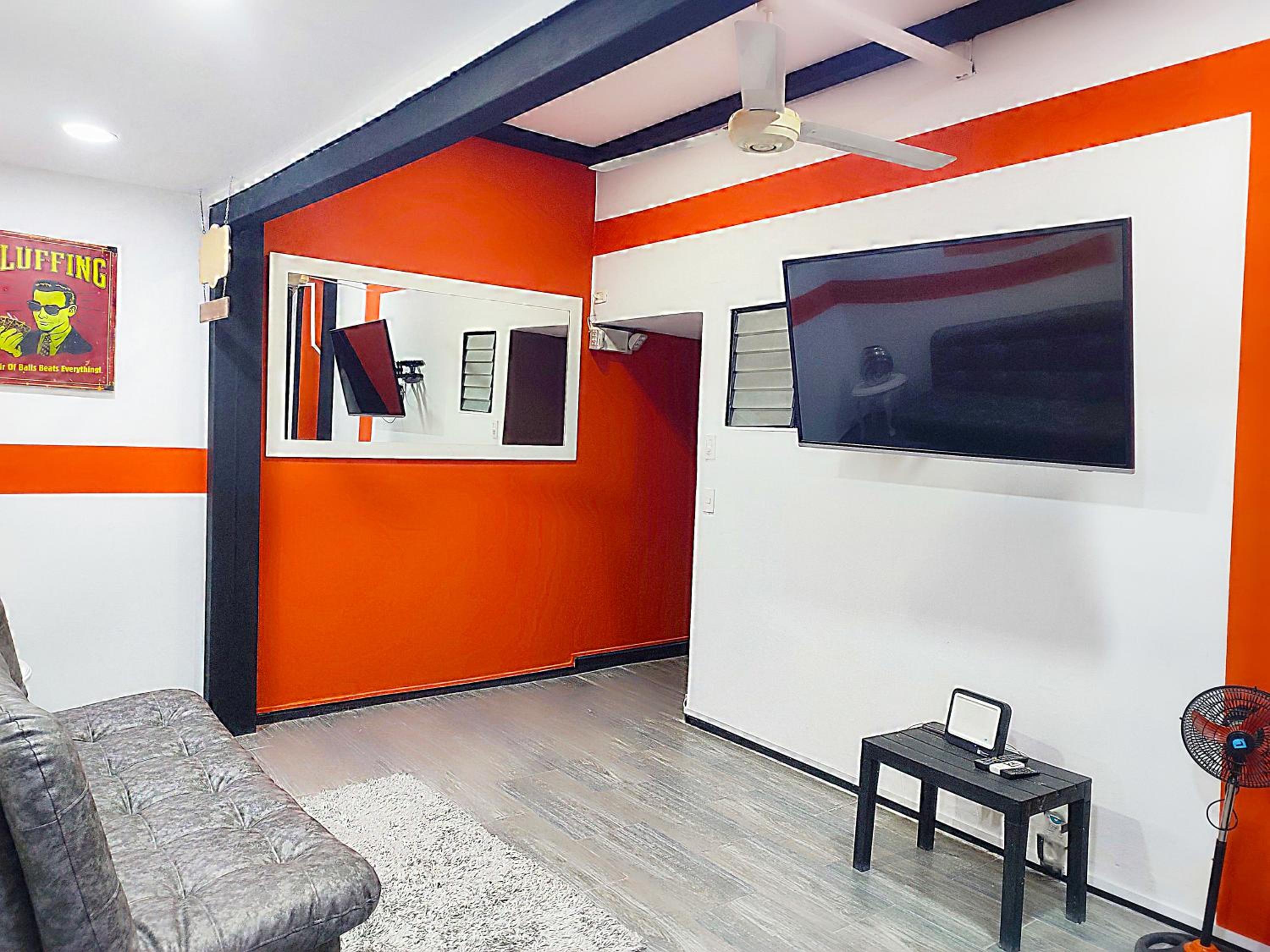 Duplex w Rooftop, Pool & 3 Jacuzzi, Maid, Security