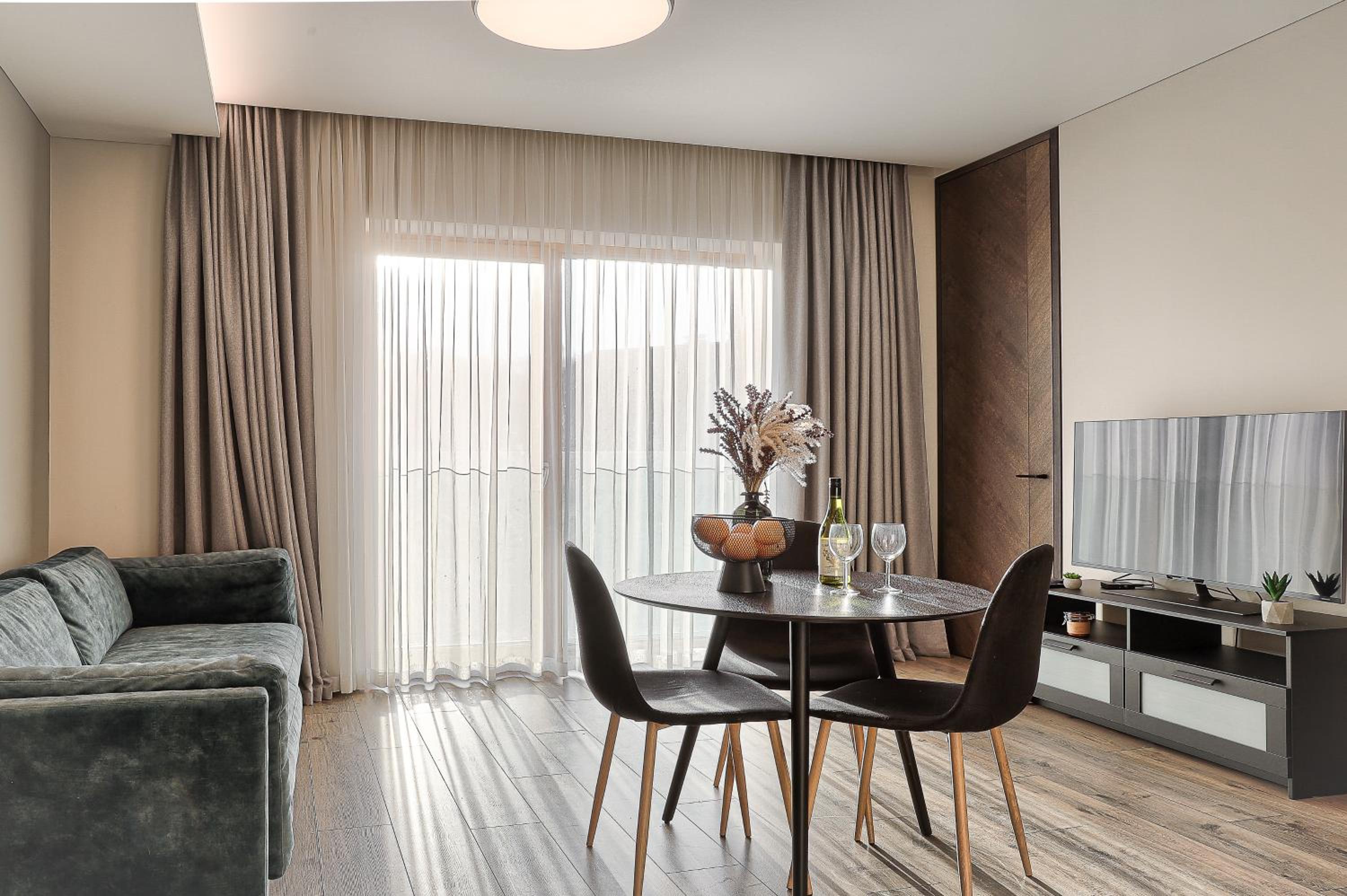 Amazing central apartments x free parking x SELF CHECK IN 24x7 view 5