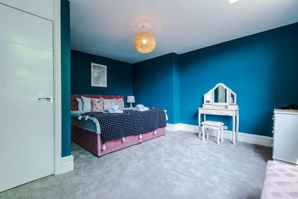 ANCHORAGE APARTMENT 5 - Two bed apartment close to the centre and the beach, located in Llandudno, North Wales