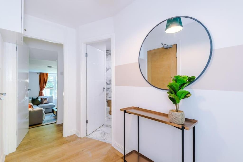 ANCHORAGE APARTMENT 5 - Two bed apartment close to the centre and the beach, located in Llandudno, North Wales