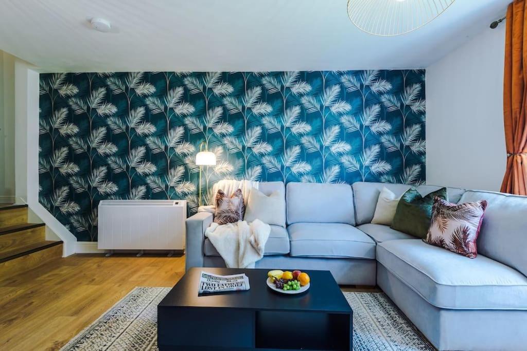 ANCHORAGE APARTMENT 5 - Two bed apartment close to the centre and the beach, located in Llandudno, North Wales