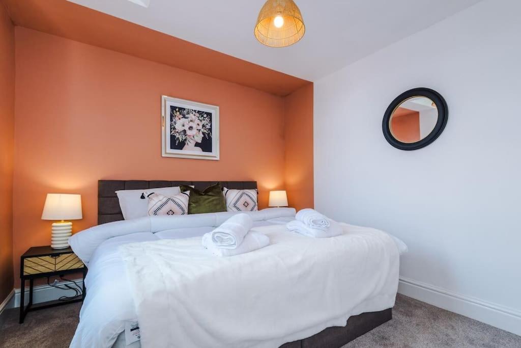 ANCHORAGE APARTMENT 5 - Two bed apartment close to the centre and the beach, located in Llandudno, North Wales
