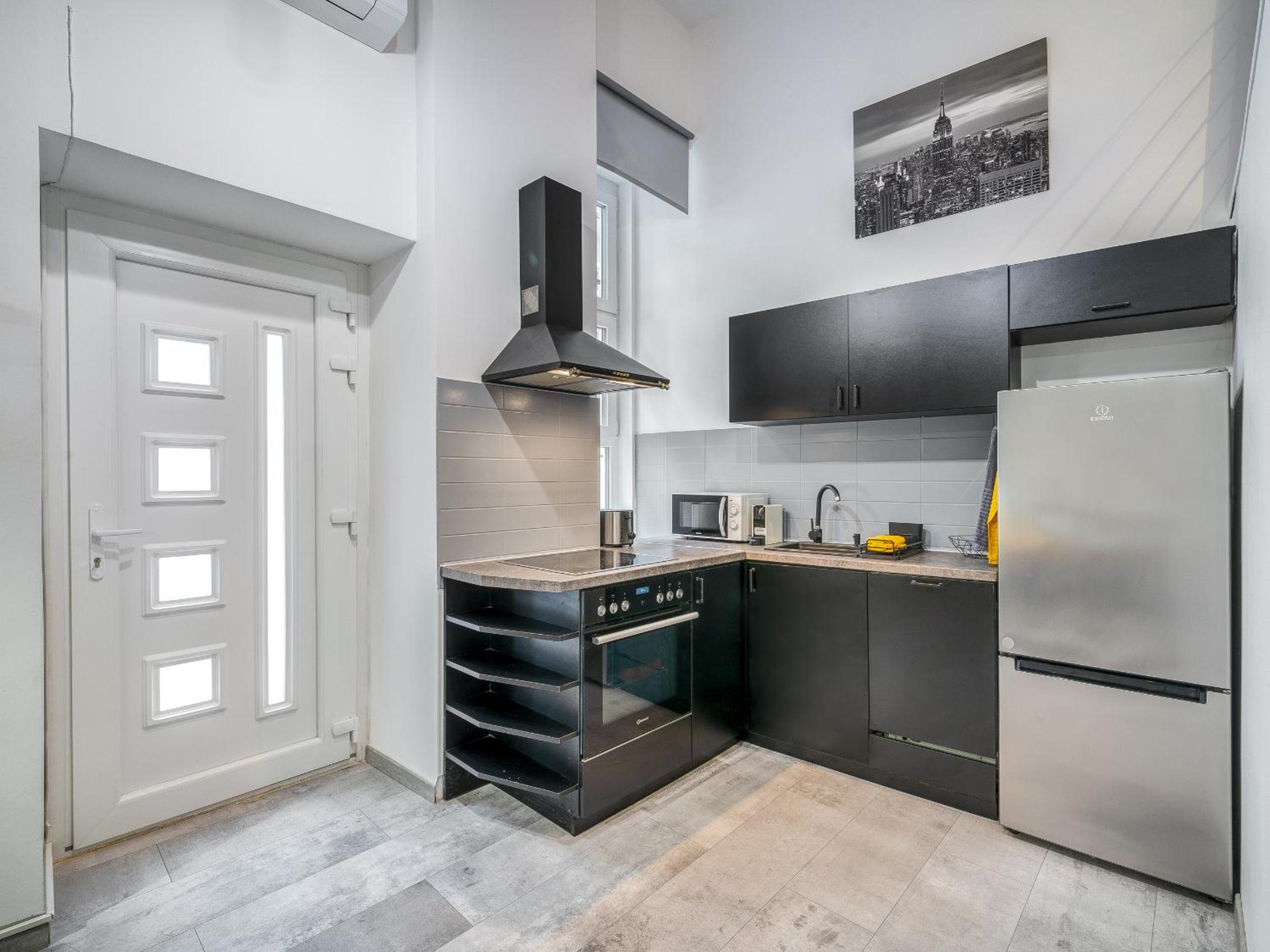Urban Loft Haven -Chic Loft with AC, Smart Tv view 4