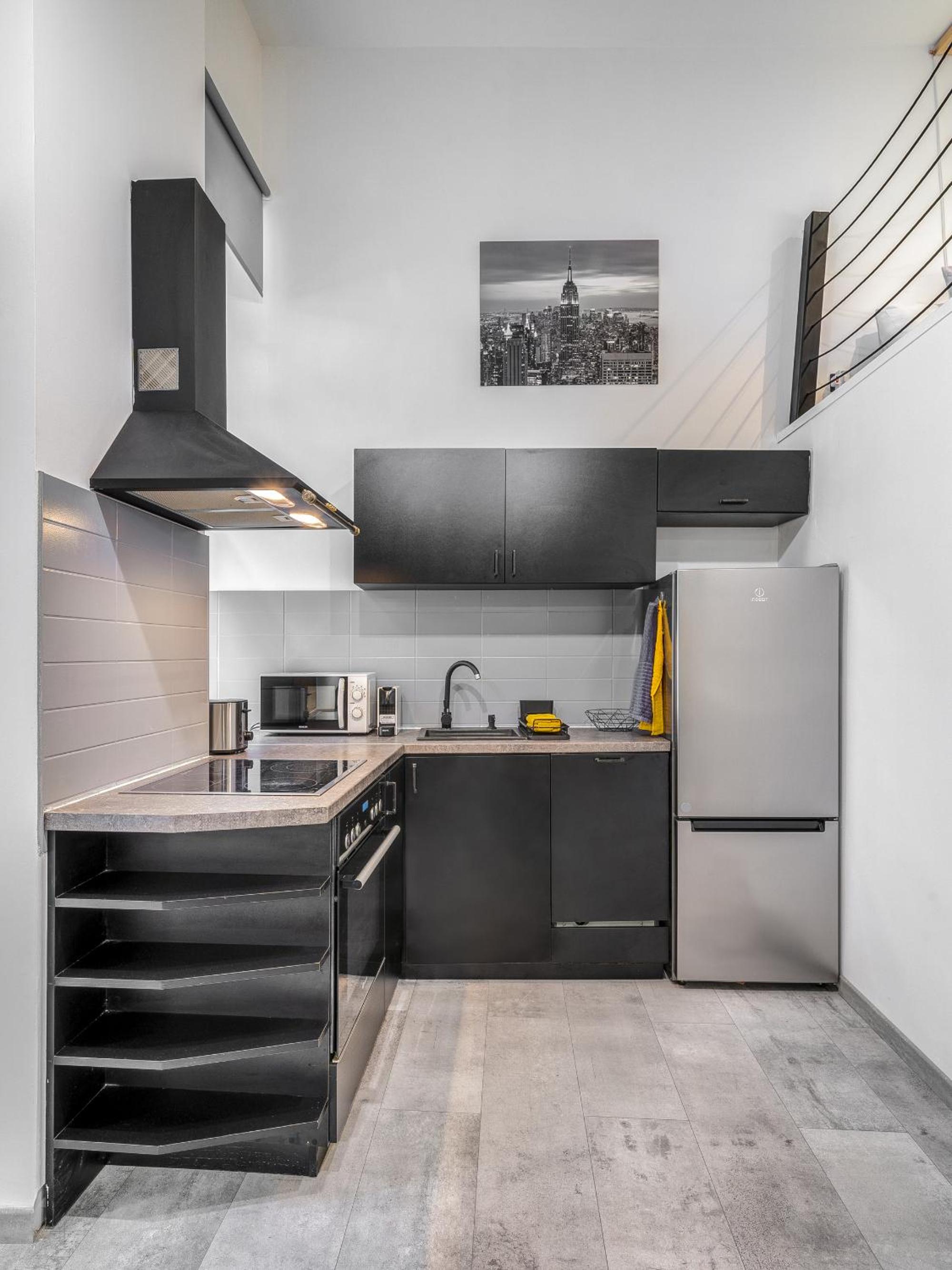 Urban Loft Haven -Chic Loft with AC, Smart Tv view 3