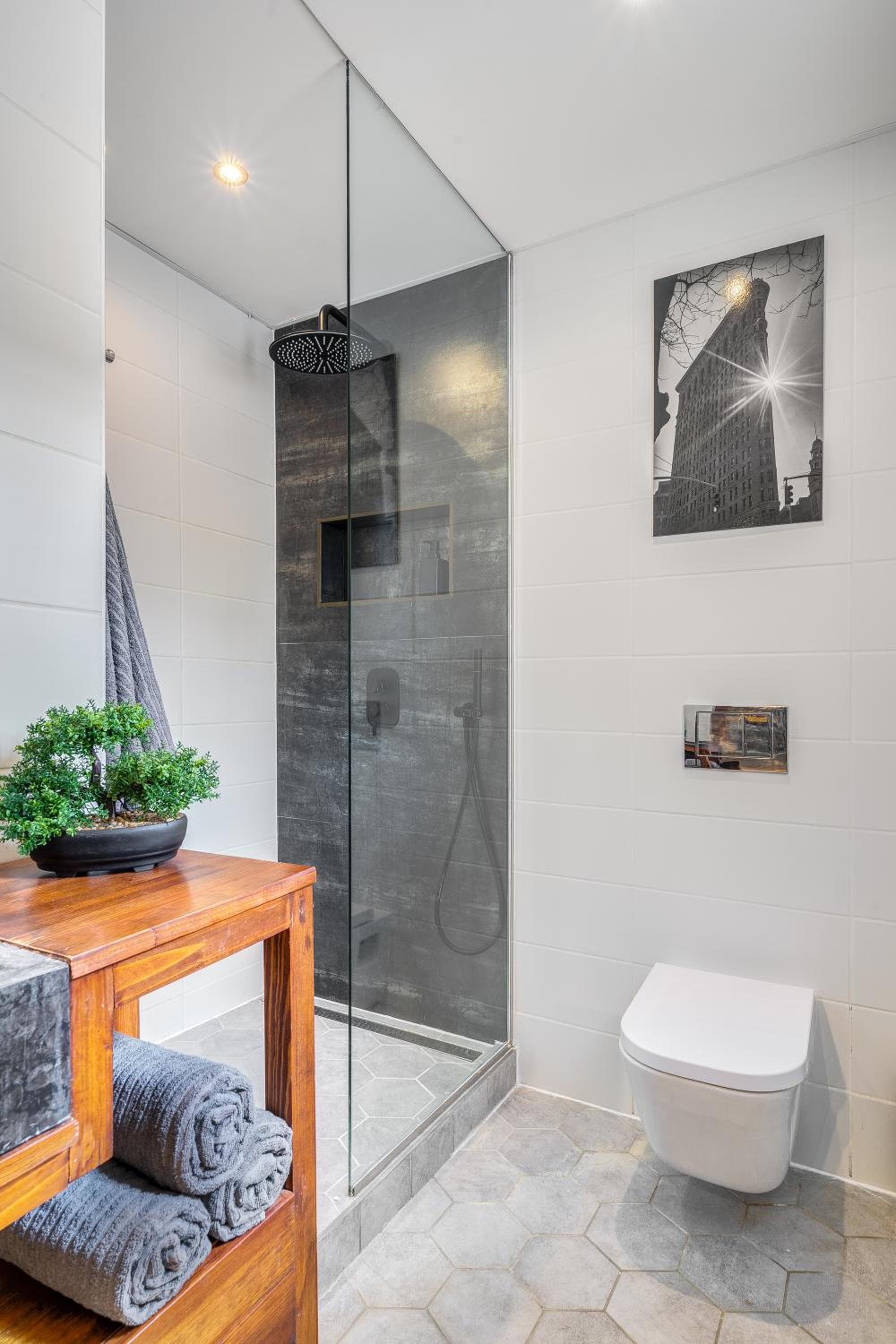 Urban Loft Haven -Chic Loft with AC, Smart Tv view 5
