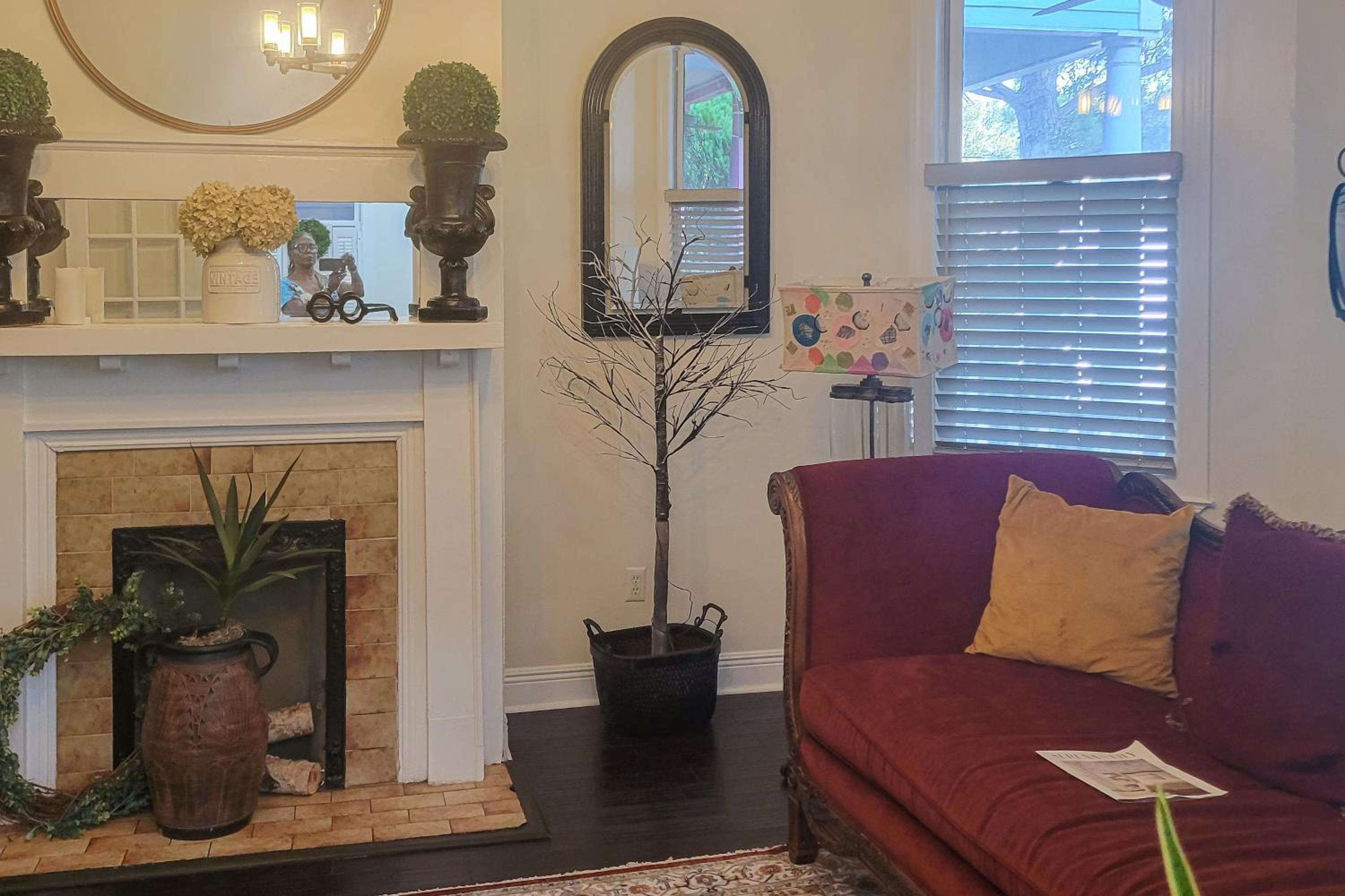 4 BR Home with Modern Comforts and Park View