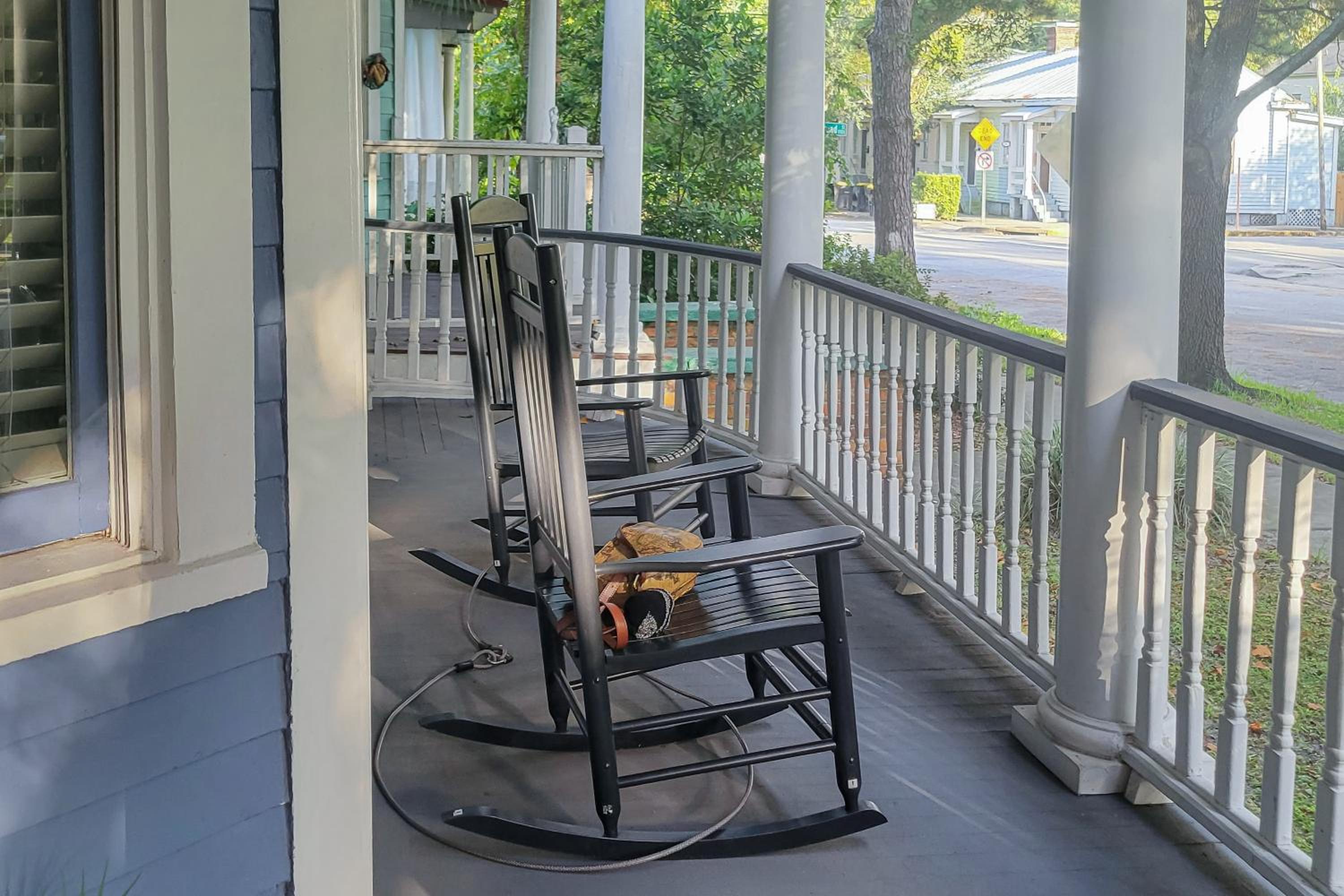 4 BR Home with Modern Comforts and Park View