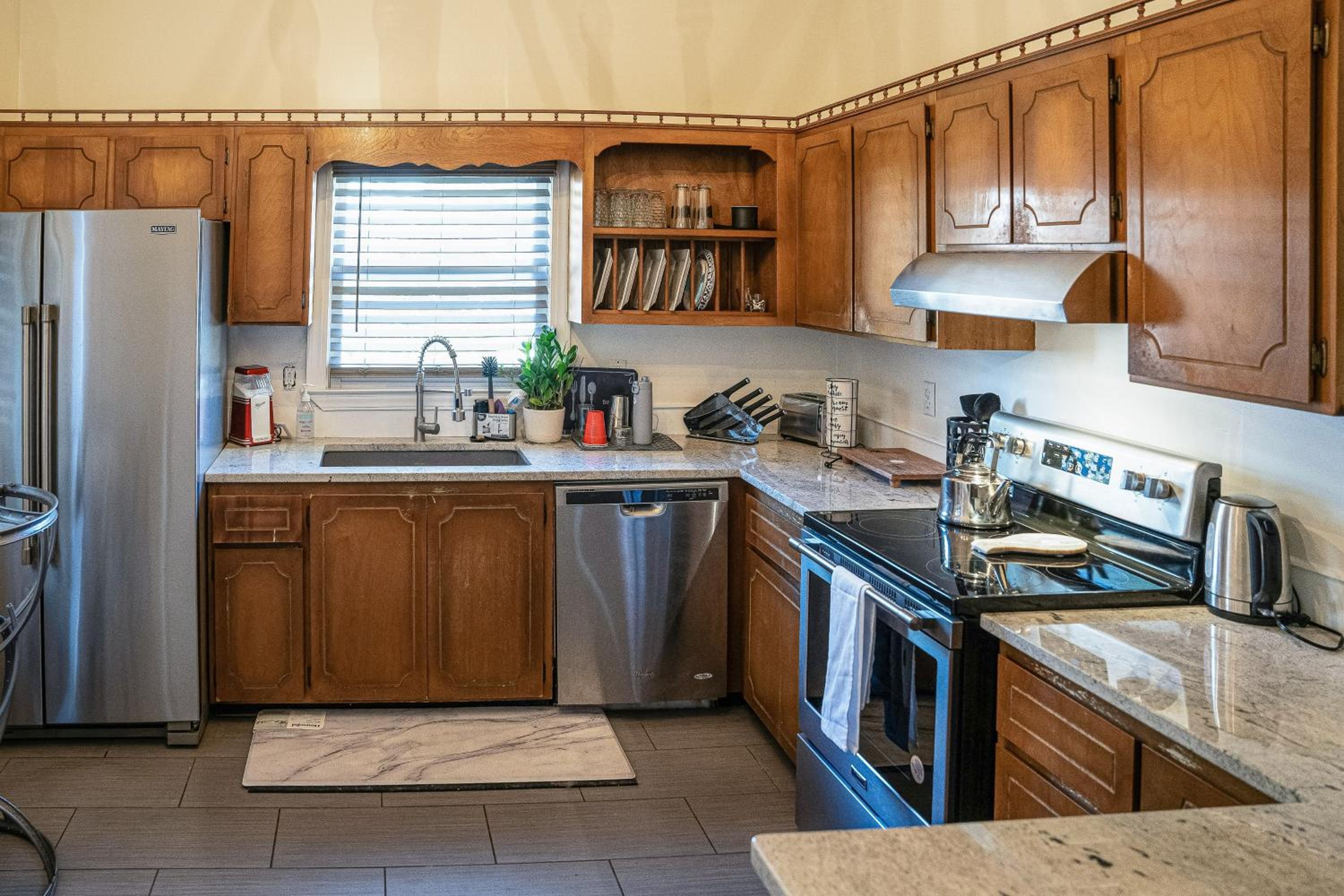 4 BR Home with Modern Comforts and Park View