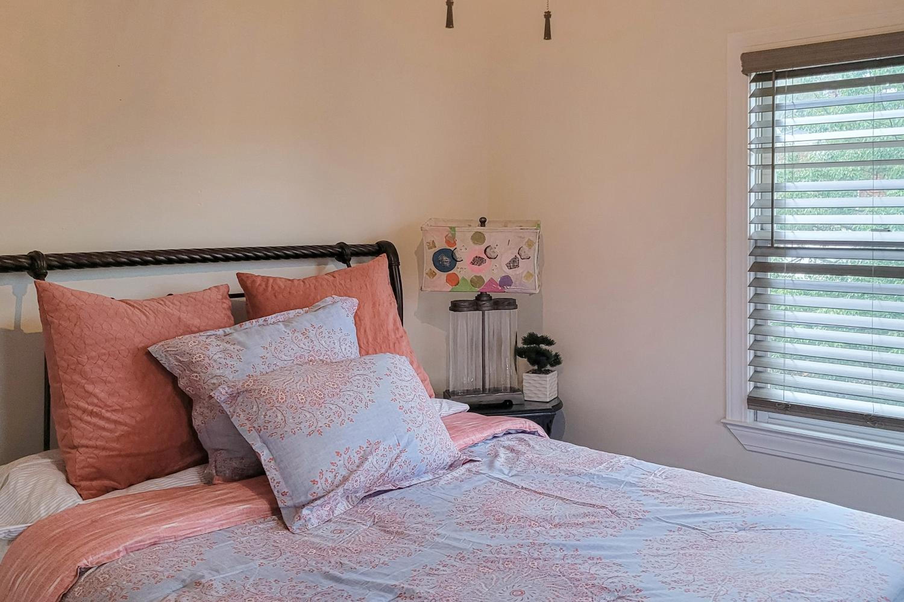 4 BR Home with Modern Comforts and Park View