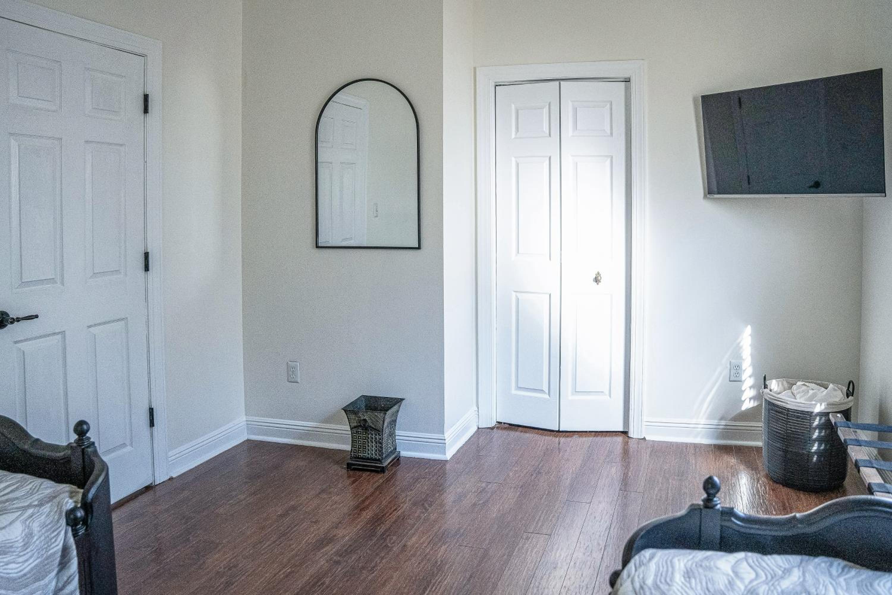 4 BR Home with Modern Comforts and Park View