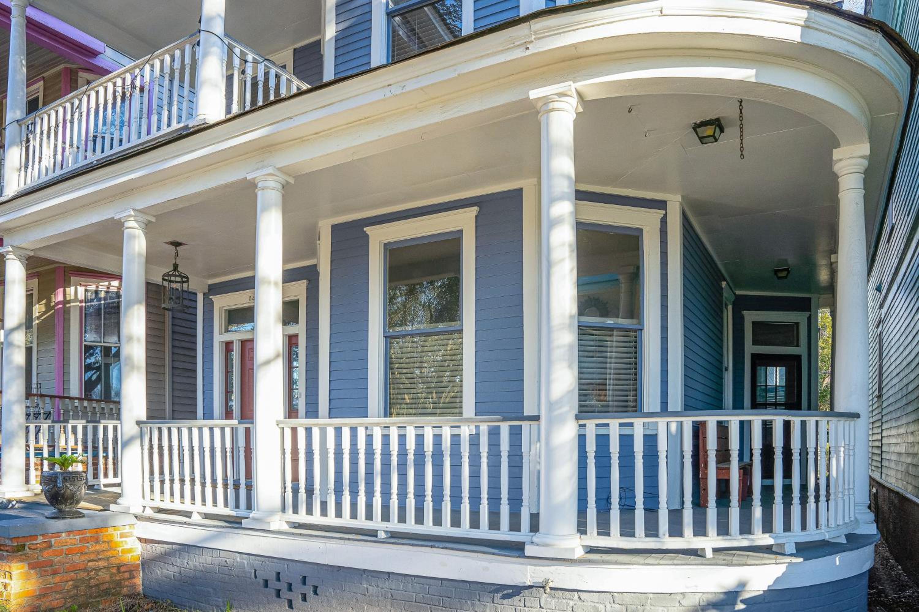 4 BR Home with Modern Comforts and Park View