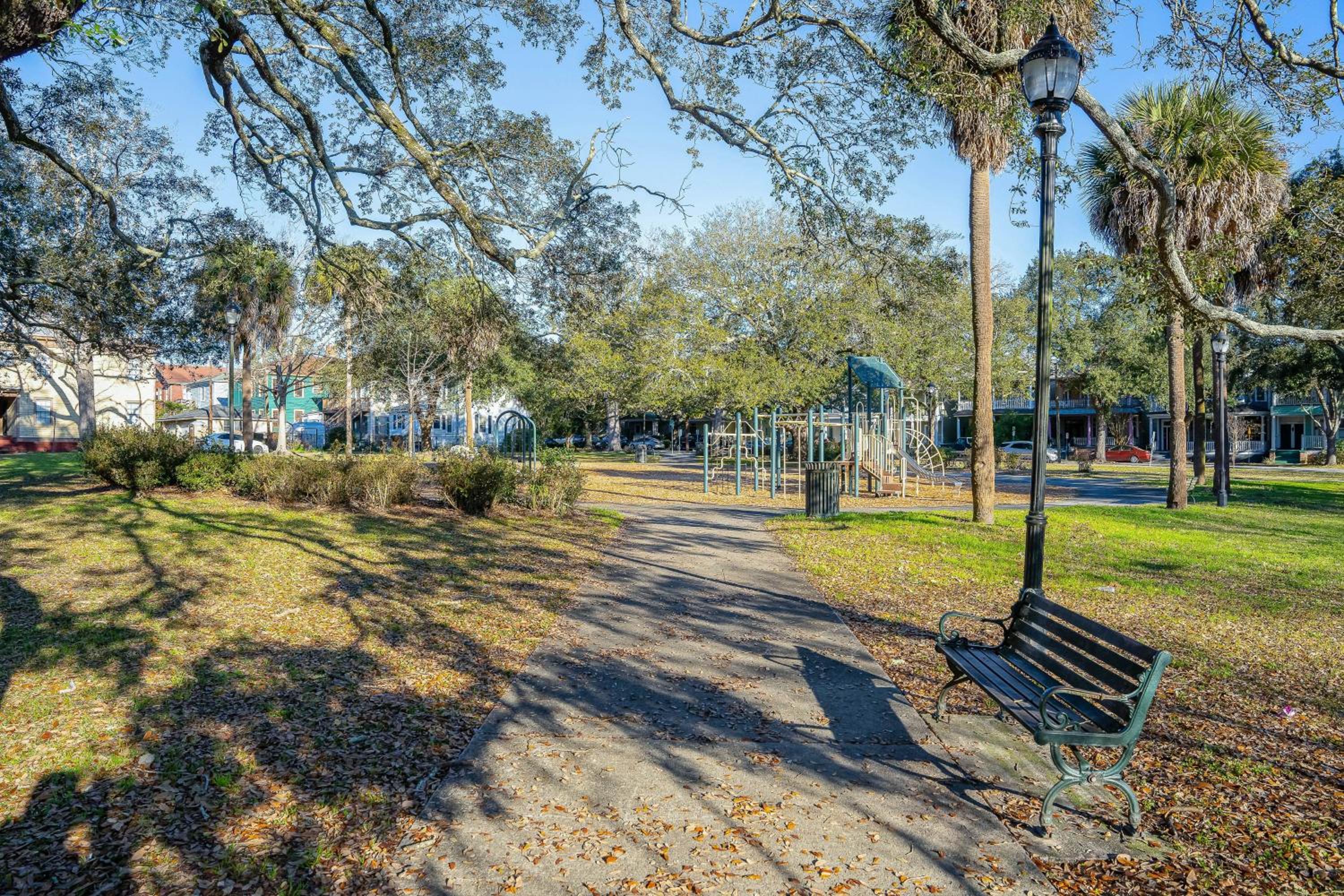 4 BR Home with Modern Comforts and Park View
