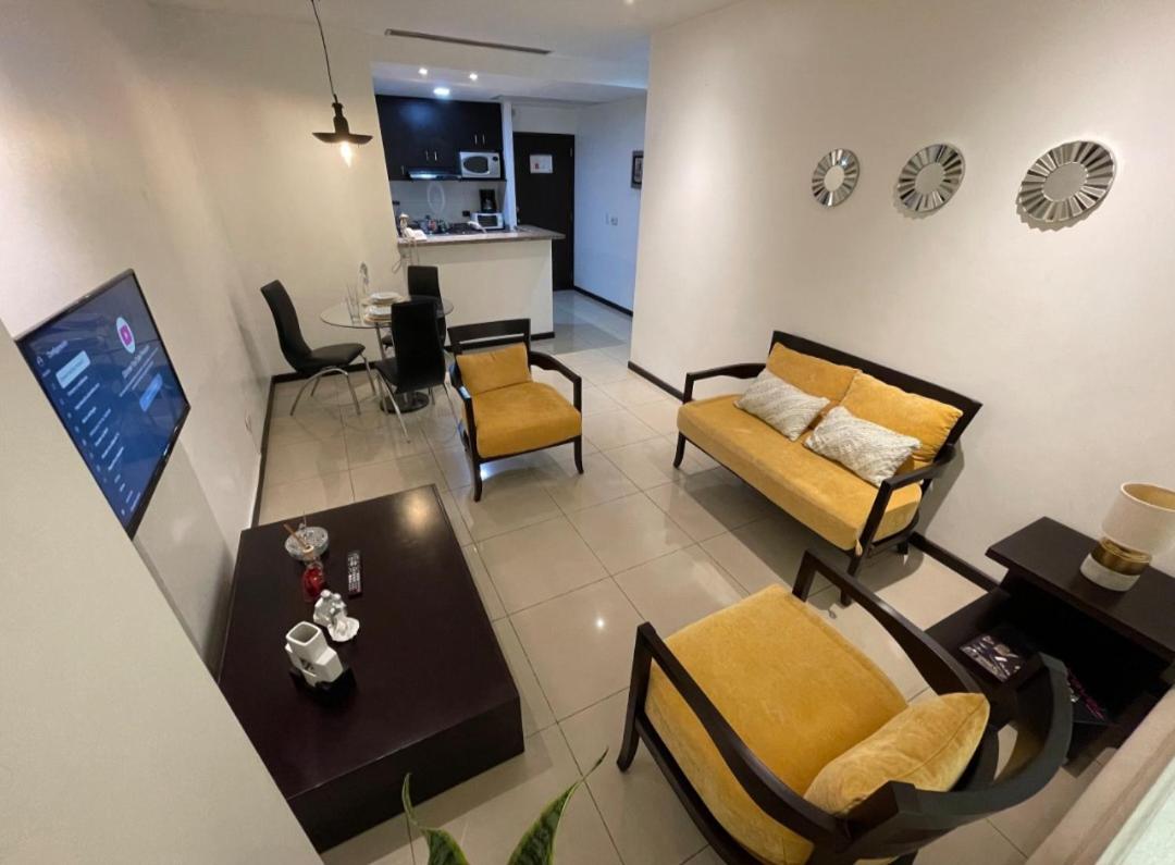 Ecuabook torre sol 32 mall del Sol view 2