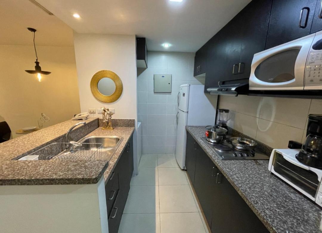 Ecuabook torre sol 32 mall del Sol view 4