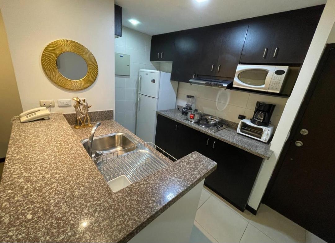 Ecuabook torre sol 32 mall del Sol view 3