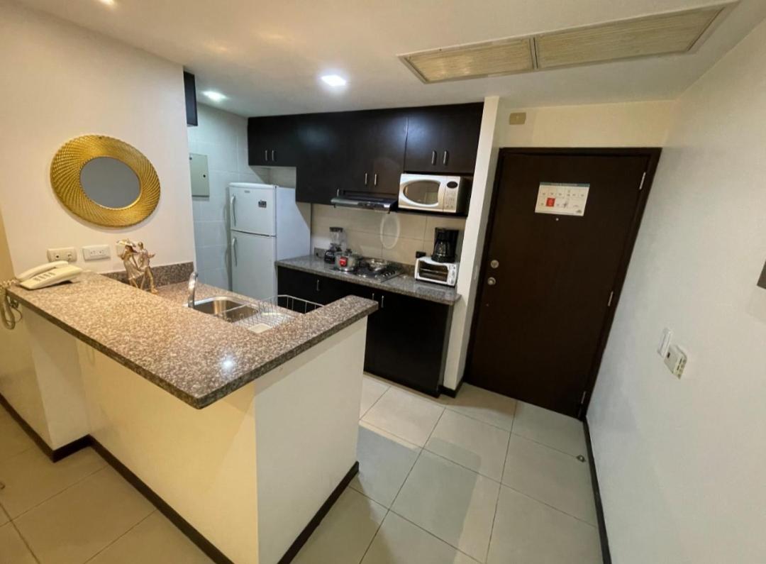 Ecuabook torre sol 32 mall del Sol view 5