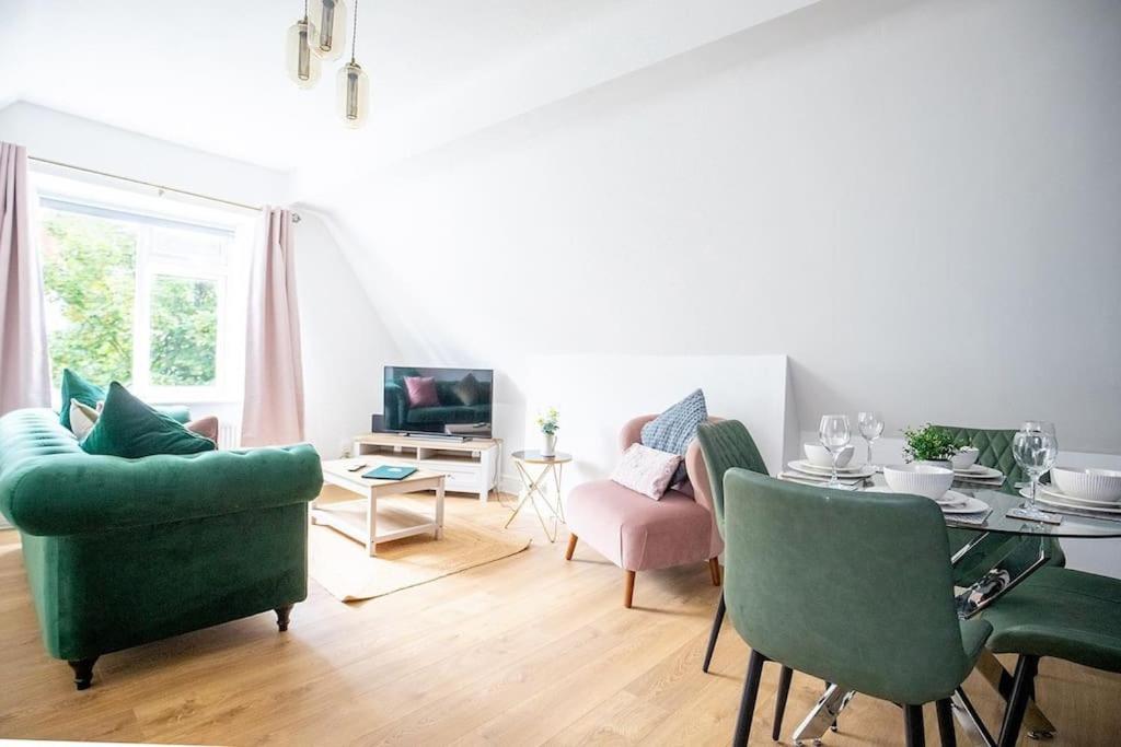 ANCHORAGE APARTMENT 6 - Two bed apartment close to the centre and the beach, located in Llandudno, North Wales view 2