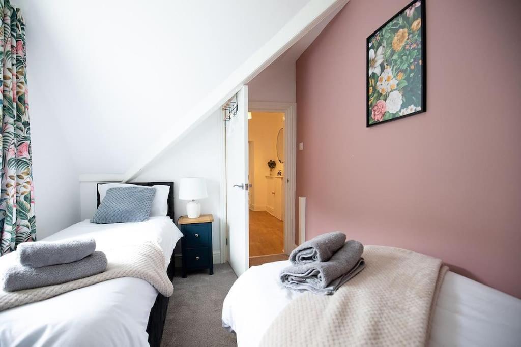 ANCHORAGE APARTMENT 6 - Two bed apartment close to the centre and the beach, located in Llandudno, North Wales view 5