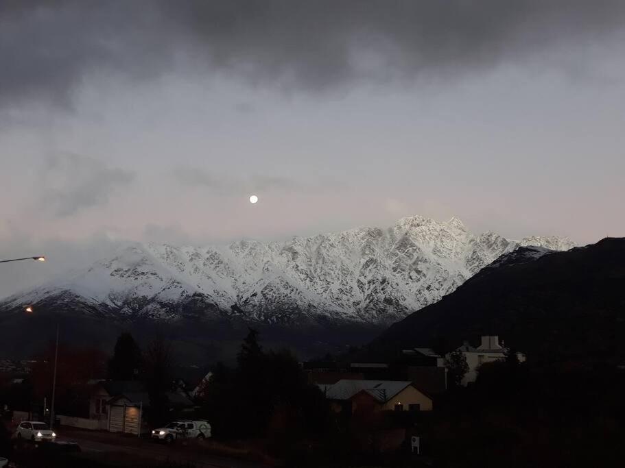 2-Bedroom Unit with Remarkable Mountain Views