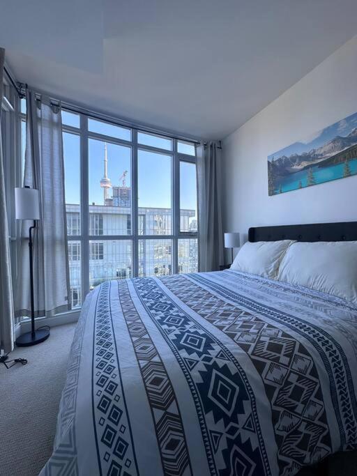 Sky Living Awesome Lake and City View