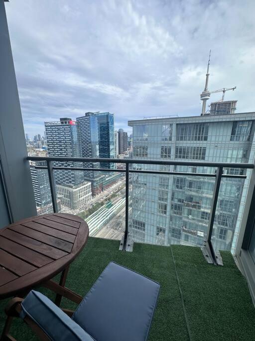 Sky Living Awesome Lake and City View