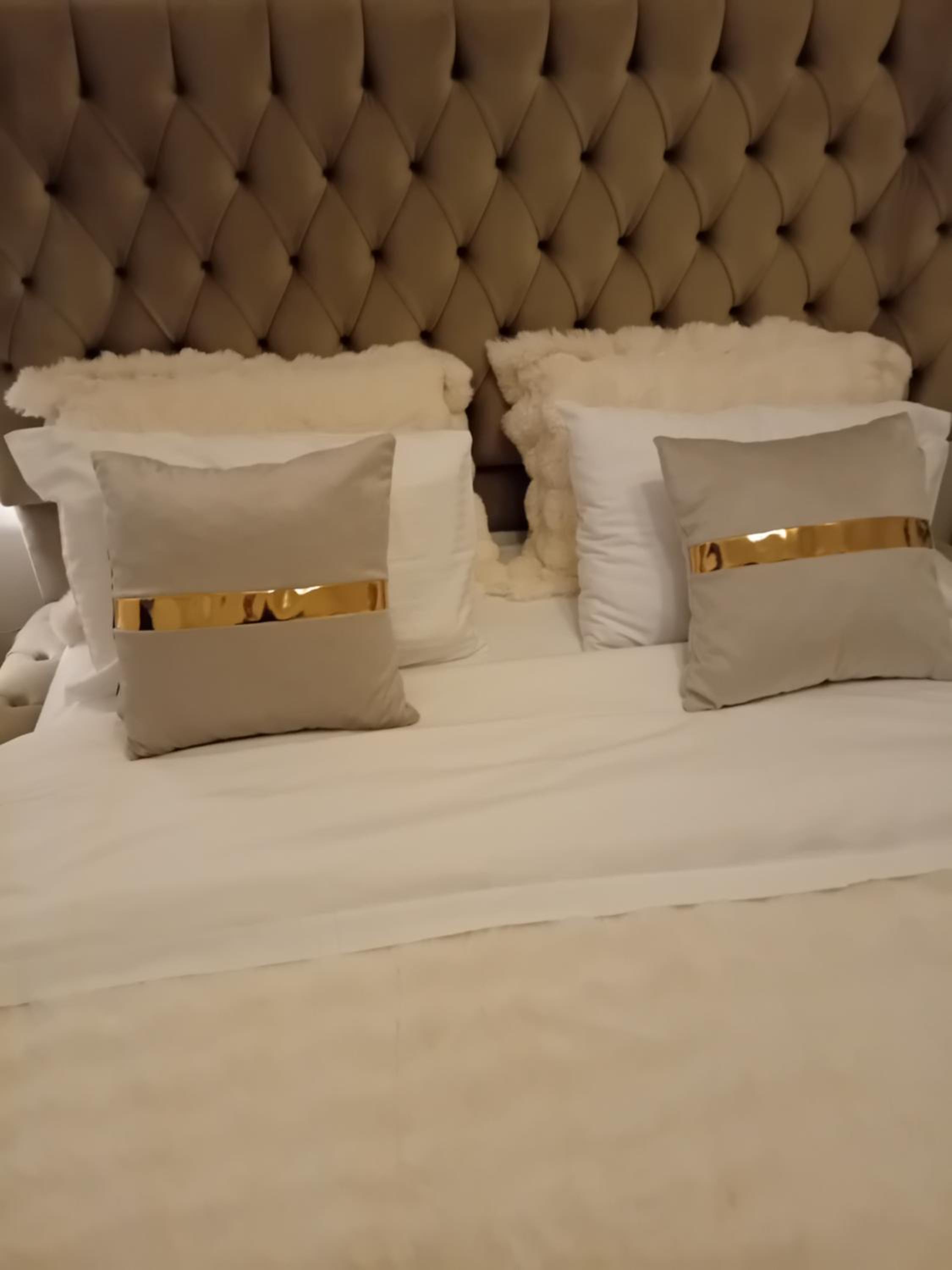 Meteora Grande luxury suite & spa villa view 3