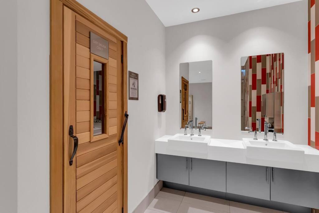 1BD Luxury Condo - Walk to Parliament